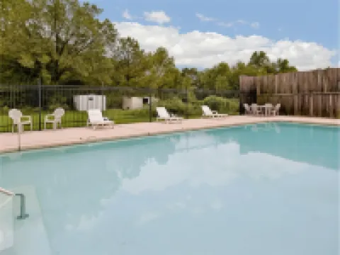 阿爾瑪戴斯酒店 克勞福德縣酒店