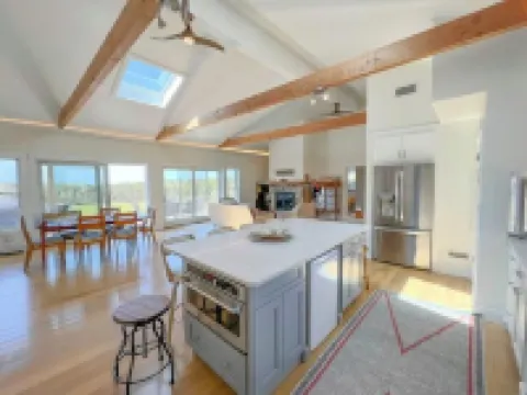 Charming 6 bdr house-Chappaquiddick near Edgartown, beaches, 20x60pool,amenities