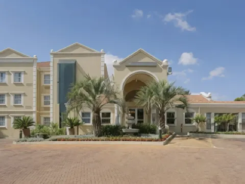 Mercure Johannesburg Midrand Hotel Hotels near Siemens - Midrand