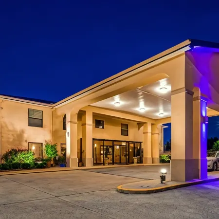 Best Western Inn Отели в г. Клантон