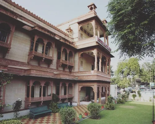 Hotel Navrang Hotels near كوتا جونكشن