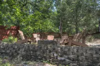 8500 sf, Sleeps 48 in beds, Pool, Hot Tub, Game Rm, 300 ft lake front, In town - 4-Star