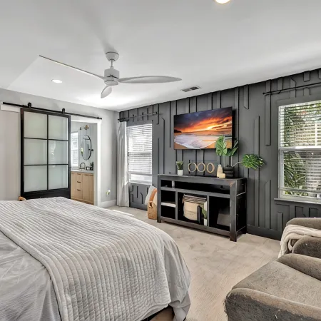 Fully Remodeled Home with Optional in-Law Apartment for Large Groups