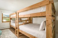 Mtn & Lake Views, Hot Tub, Dog Friendly, Chef's Kitchen, 5 Min to Main St Breck