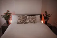 COZY,LUXURY AND STYLISH TWO BEDROOM HOMEwith Garden, Gym & Work spaces. - Gym