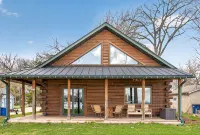 The Point on Winnebago: Dock. Dine. Unwind. - Wi-Fi