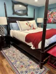 Blue Door Guesthouse – Gorgeous & Spacious 2Br/2BA Pool-Level Retreat