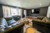 Spacious 4BR, 2BA Home Just Steps from Lambeau Field - Prime Location!