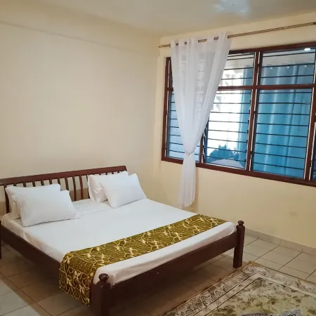 Qua Bruce Apartment