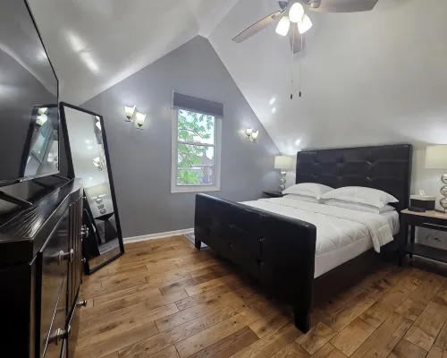 The Beach Loft - 5 Min from Whihala Beach,  30 Min. from Chicago Navy Pier Hotels in Whiting