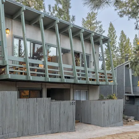 New Listing Pet Friendly 2-Bdrm Condo, Sleeps 5 . Ski to Lift , Near Bus Line.