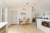 Cozy 3BR Retreat in Midtown Bend - Bungalows