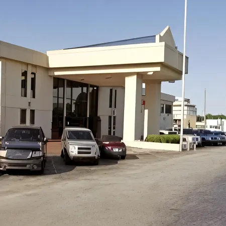 Trade Winds Central Inn