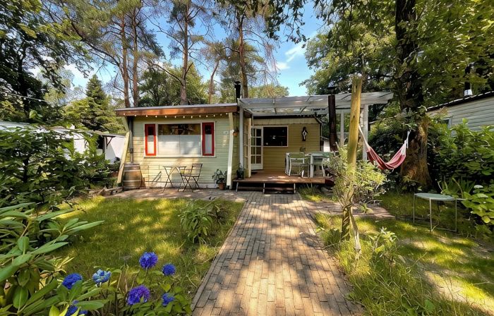 The Sunbird Inn, with luxury bathroom in quiet resort with many amenities