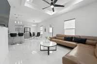 Brand NEW Cozy 3 Bedroom Apartment conveniently located in Pharr-McAllen area! - Homestays
