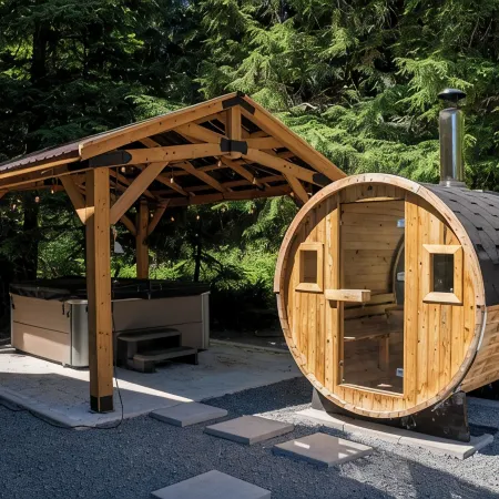Hot Tub & Sauna - 1 mile from Mount Rainier NP - Forest view - Sleeps 8
