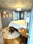 Peaceful Historic Home on 10 Acres w/ Lake, Barn & Fire Pit - 5 Bedrooms - Homestays