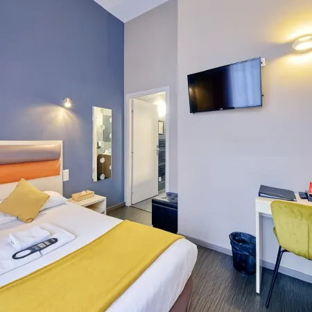 Adonis Hotel Strasbourg Отели рядом с достопримечательностью «Площадь Аустерлица»