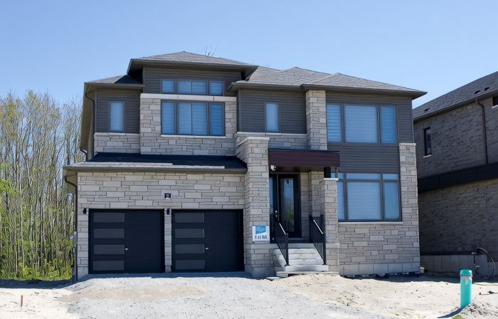 House in Wasaga Only 18 Min Away from Blue Mountain! 5 Min Away from the Beach!