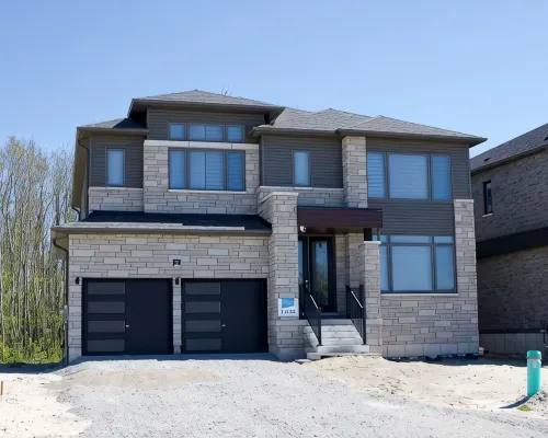 House in Wasaga Only 18 Min Away from Blue Mountain! 5 Min Away from the Beach! Hotels in Wasaga Beach