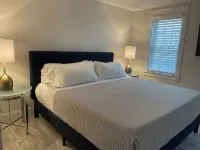 Swanky Flat in the Heart of Dock Square,  SUPER CLEAN! WALK TO EVERYTHING! - 3성급