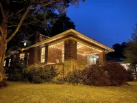 The Back House - Midtown Memphis Guest House with Private Entrance & Backyard