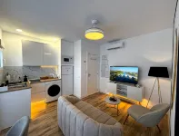 PIO Xll XXl B - Bright, central, and cozy - Homestays