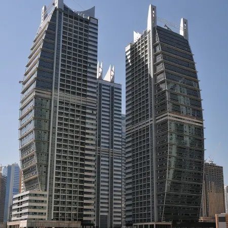 Armada Avenue Hotel - Formerly Armada BlueBay Hotel Отели рядом с достопримечательностью «Парашютный центр «Скайдайв Дубай»»