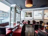 Hotel Chrome Montreal Centre-Ville Hotels near Clock Tower Beach