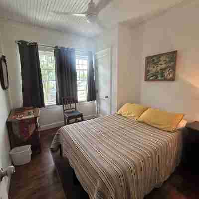 Charming 2-bedroom apartment, steps from the Wildwood Beach and Boardwalk Rooms