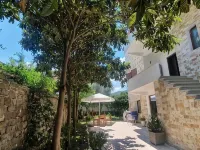 Xho's Forest Guest House Hotels in Berat District