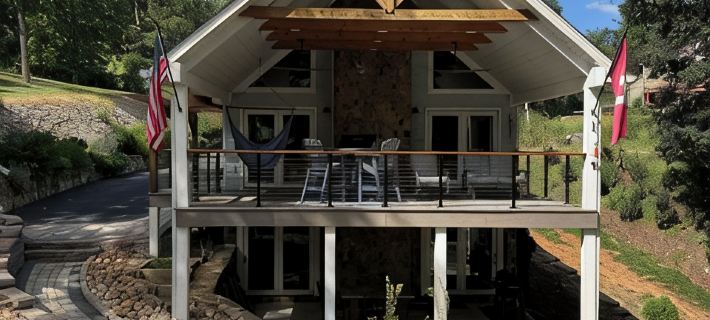 Renovated lake house on Claytor Lake with water access and boat dock Hotels in Pulaski County