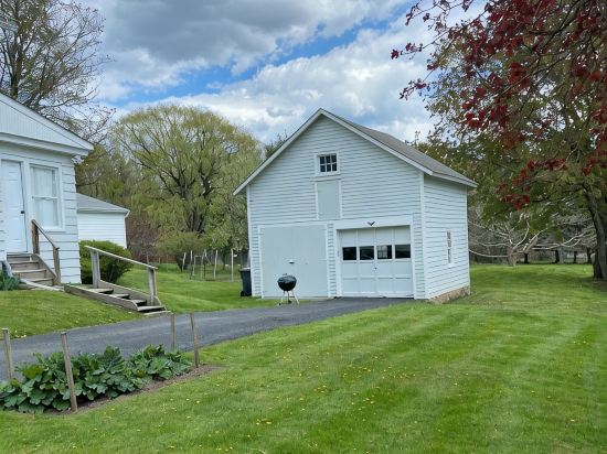 Coby Connection Home- 3-bedroom newly remodeled house with WiFi in Cobleskill
