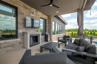 Modern Luxury Retreat | Heated Pool, Theatre & Putting Green - Bintang 4