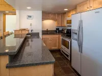 4 Bed + Loft, Gorgeous Kirkwood Condo
