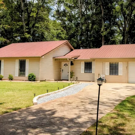 Spacious Farmhouse Near Fort Novosel Family Friendly