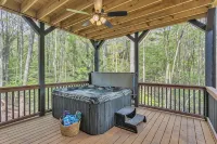 2024 Modern 3/2.5 cabin with Game Room, Hot tub Secluded Near downtown Ellijay - Chalets