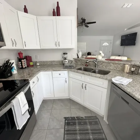 Charming 3-bedroom house in serene Eustis with POOL! Mins to Downtown MT. DORA.