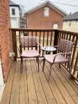 Tiny Home, Spa Next Door, Deck, Walk to Farmers Market