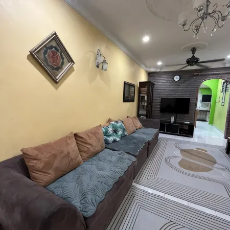 Anwar Kluang Homestay (Muslim Only)