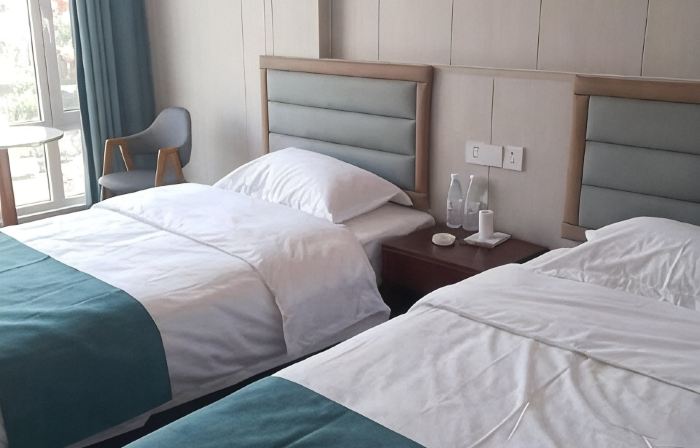 Hong Yue Hotel in Yi Yuan County
