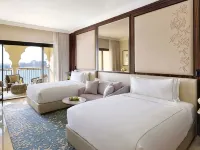 The Ritz-Carlton Abu Dhabi, Grand Canal Hoteles cerca de Complejo de Ministerios