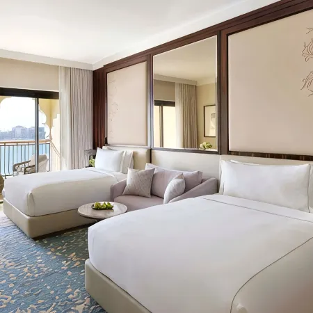 The Ritz-Carlton Abu Dhabi, Grand Canal