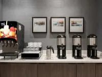 Holiday Inn Express SOUTH BURLINGTON - DOWNTOWN by IHG - breakfast
