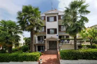 Beautiful spacious apartment (No. 4) with 2 bedrooms 300m to the beach