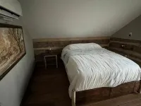 Wooden Head Cabin Early1800's Log Cabin with a View and Modern Amenities