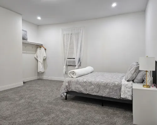 Remodeled 1890 original 2 bed in Wheeling w partial views of the Ohio River. Hotels in Wheeling
