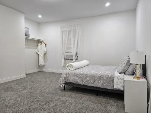Remodeled 1890 original 2 bed in Wheeling w partial views of the Ohio River.