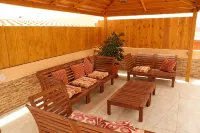4 Bed Villa in Town, 10m Pool, Kid Slide, Pool Fence, BBQ, Outdoor Lounges - Villas