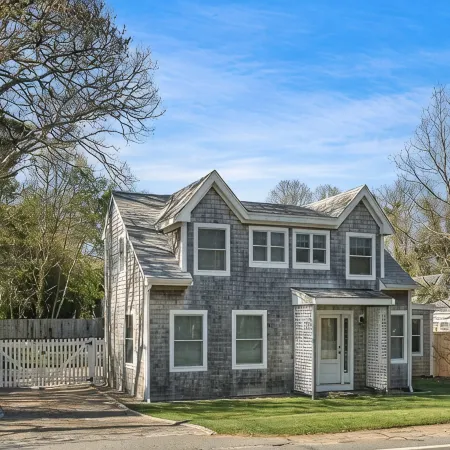 Edgartown Village Home w/ Pool. 4bdrm / 3.5bth
